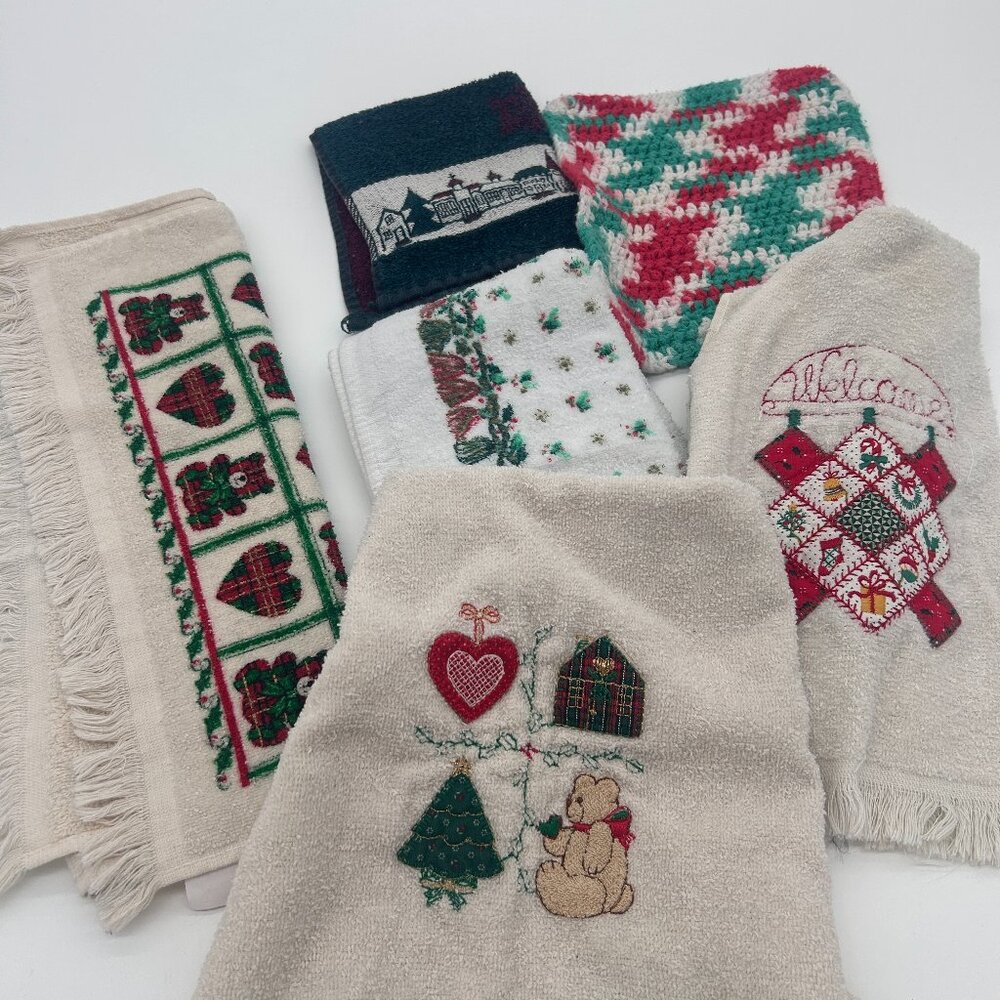 Vintage Christmas Holiday Bear Tree Village Heart Kitchen Towels Lot Of 6